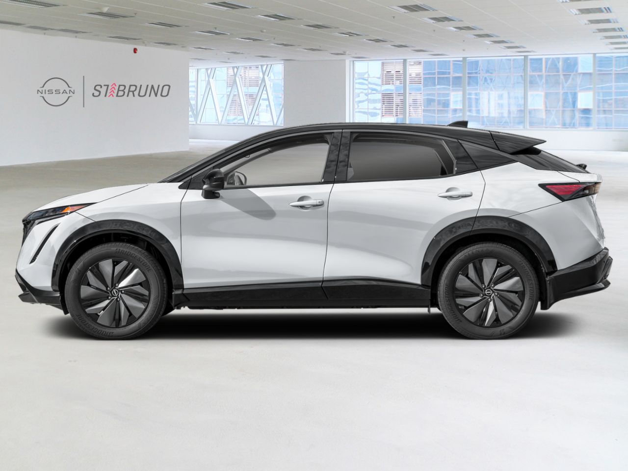 Nissan ARIYA 2026 Blanc Everest nacr&eacute; triple couche/Diamant noir nacr&eacute; Saint-Basile-le-Grand - photo #1