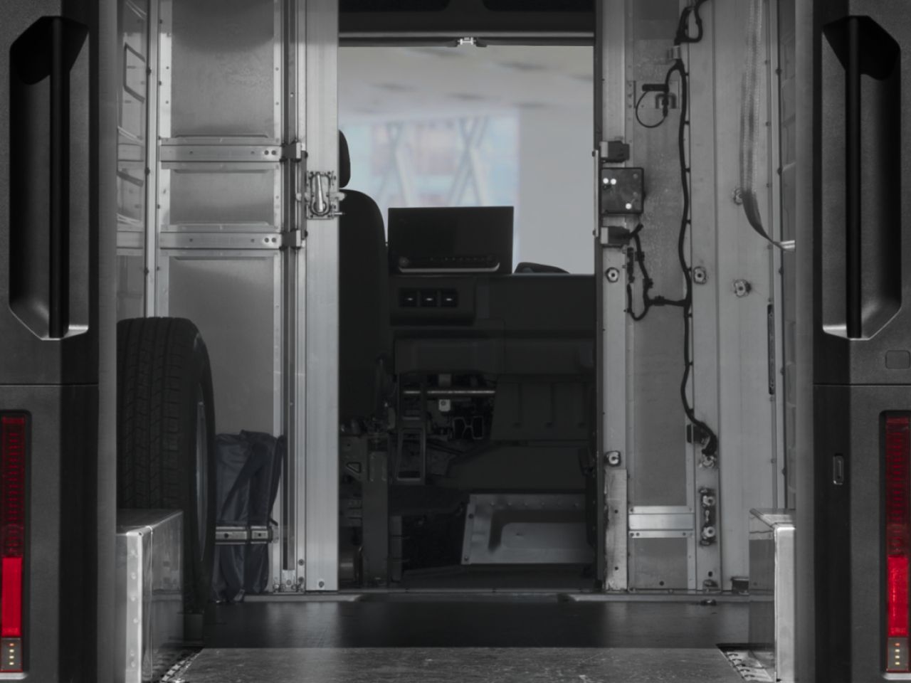 CHEVROLET BrightDrop 600 eAWD 600 2025 Oyster White Sherbrooke - photo #4