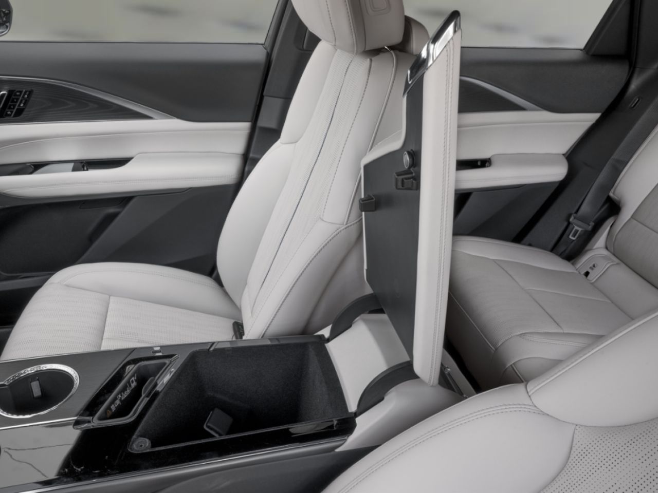 2026 CADILLAC LYRIQ LYRIQ ELECTRIC SPORT AWD (1SF) Nimbus Metallic Rivi&egrave;re-du-Loup - photo #8