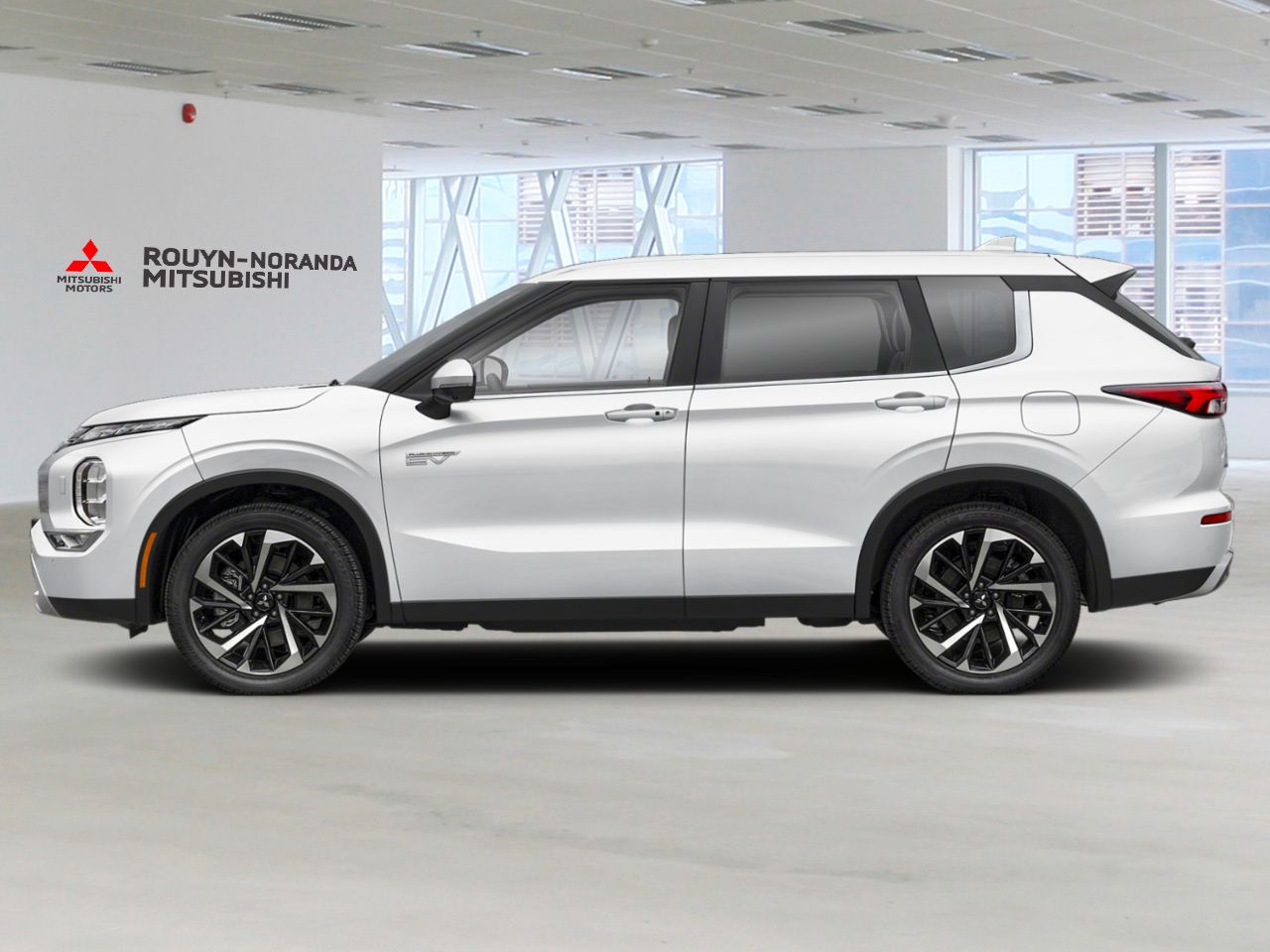 2025 Mitsubishi Outlander PHEV Outlander Plug-In Hybrid Sterling Silver Rouyn-Noranda - photo #1