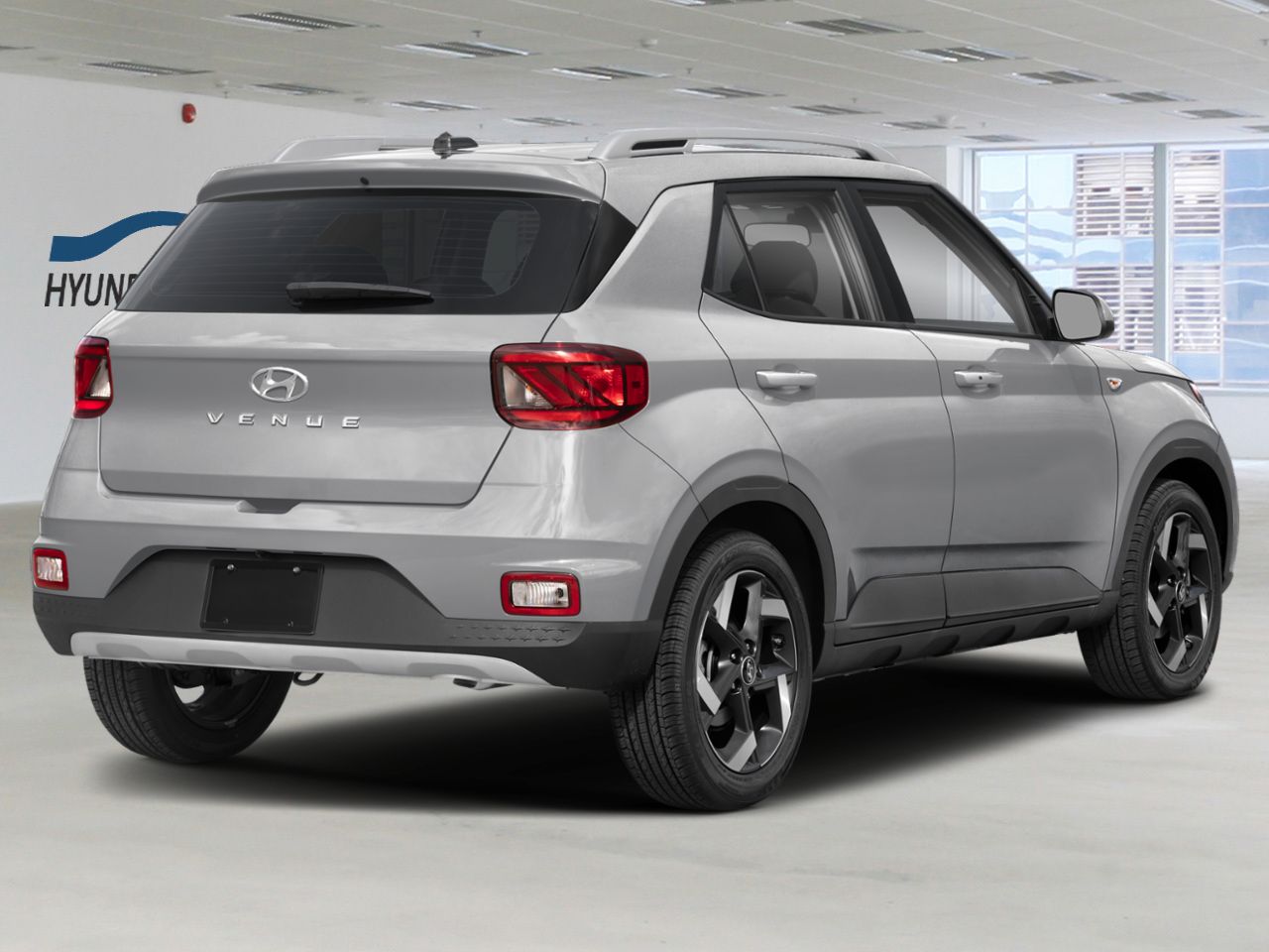 2025 Hyundai Venue Shimmering Silver Blainville - photo #2