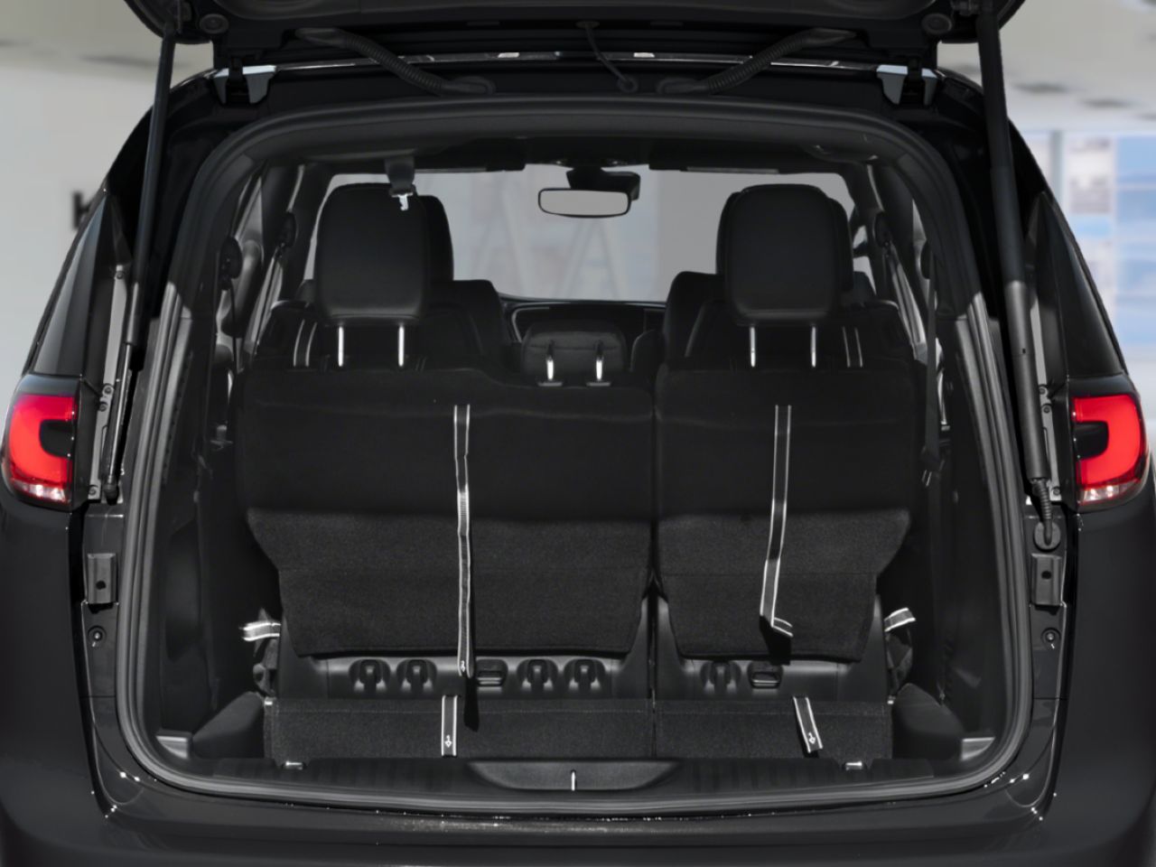2026 CHRYSLER Pacifica 26740 | Select TA Diamond Black Crystal Pearl Gatineau - photo #6