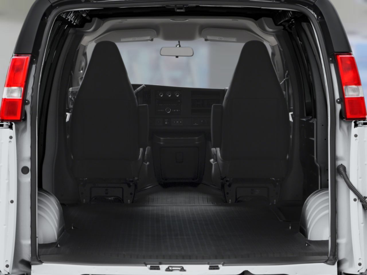 2024 GMC Savana Cargo Van Traction arrière 2500 155 po Quicksilver Metallic Rivière-du-Loup - photo #5