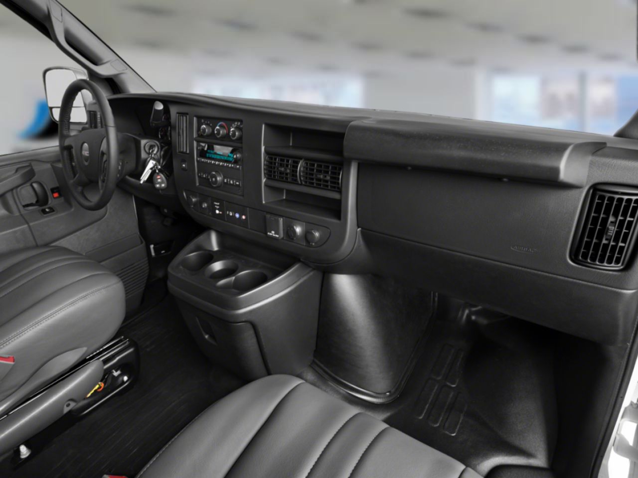 2024 GMC Savana Cargo Van Traction arrière 2500 155 po Quicksilver Metallic Rivière-du-Loup - photo #4