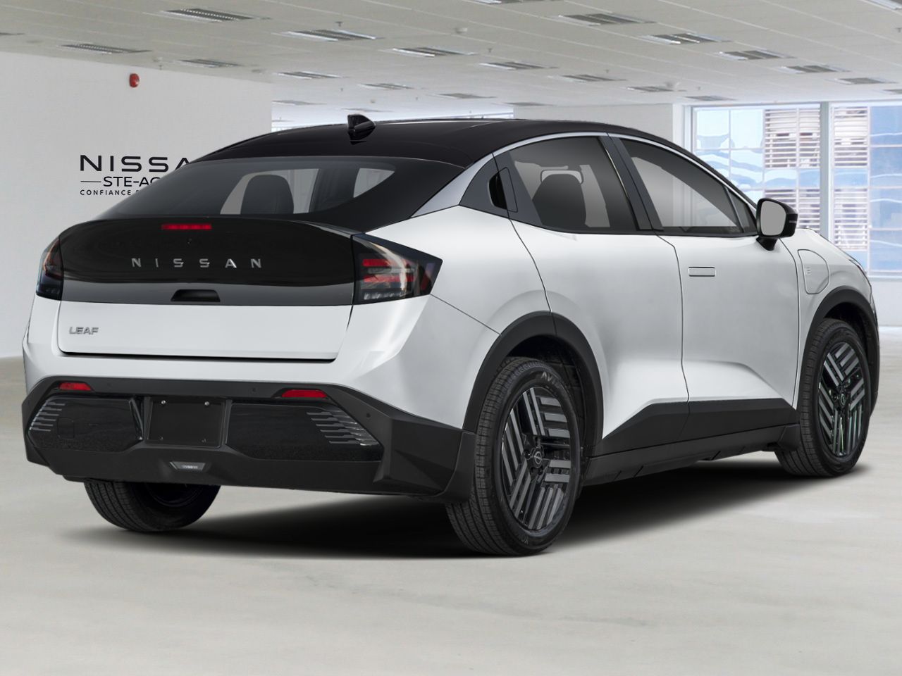 2026 Nissan LEAF Everest White Pearl Tricoat/Black Ste-Agathe des Monts - photo #2