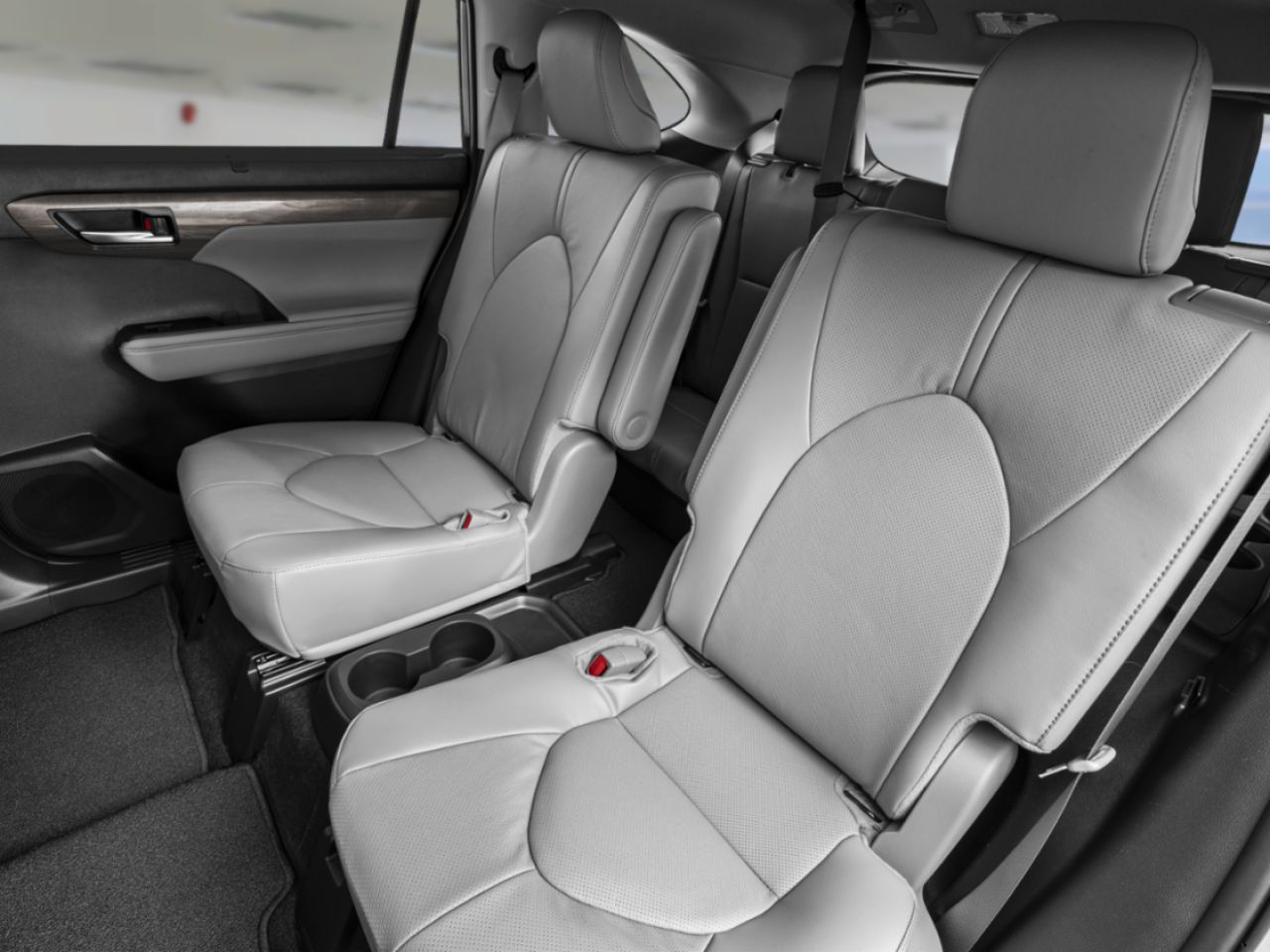 2026 Toyota Highlander Wind Chill Pearl Mont-Laurier - photo #11