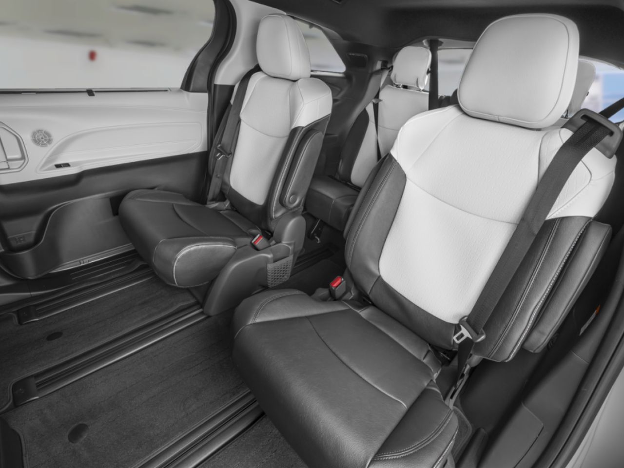 2026 Toyota Sienna Cement Mont-Laurier - photo #7