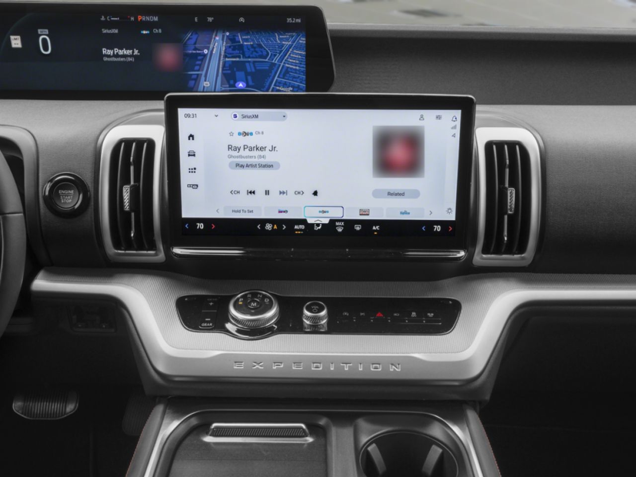 2026 Ford Expedition Oxford White Mont-Laurier - photo #5