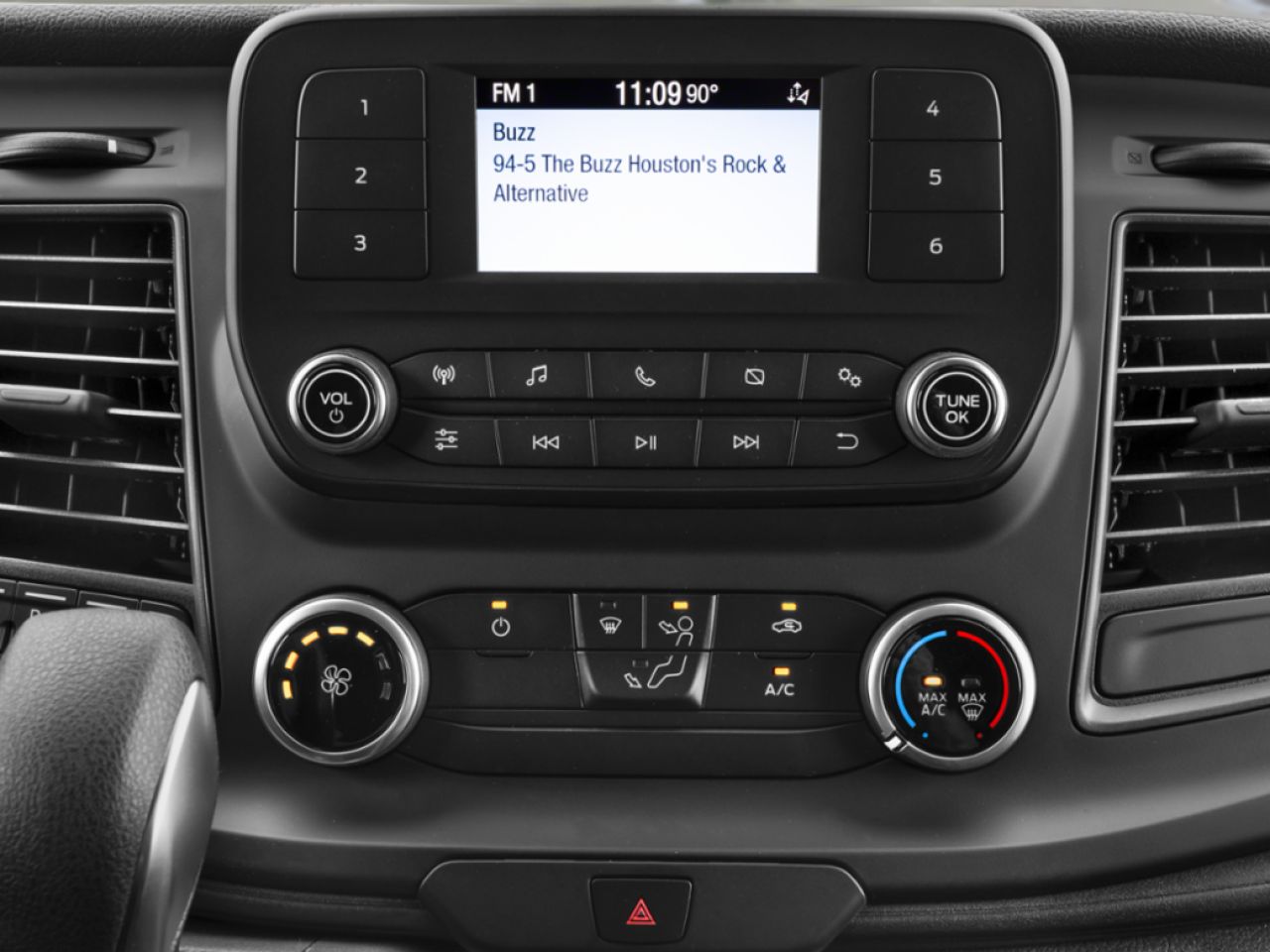 2026 Ford Transit Cargo Van Agate Black Metallic Mont-Laurier - photo #3