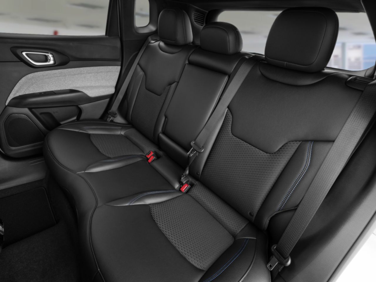 2025 JEEP Compass Diamond Black Crystal Pearl Gatineau - photo #10