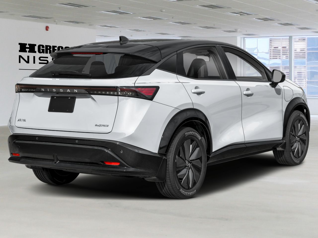 2026 Nissan ARIYA Everest White Pearl Tricoat/Black Diamond Pearl Laval - photo #2