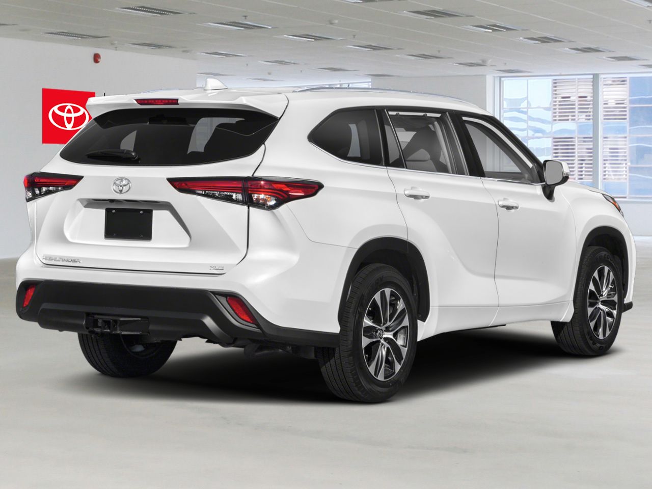 2022 Toyota Highlander XLE AWD / CLEAN CARFAX / HEATED SEATS / MOONROOF / ALLOY WHEELS / CARPLAY AND ANDROID AUTO White Mississauga - photo #2
