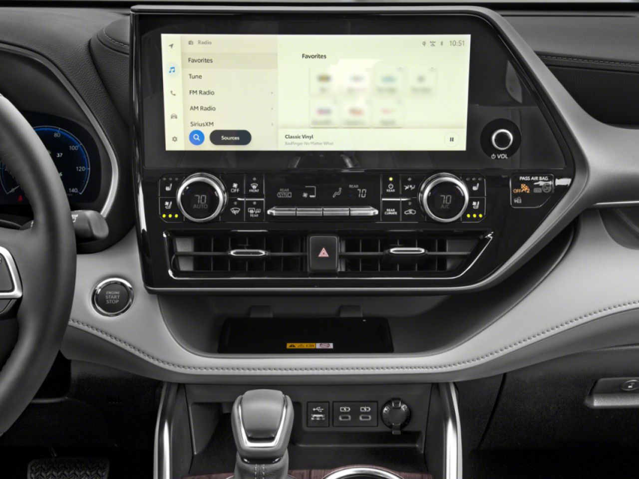 2023 Toyota Highlander PLATNIUM AWD / CLEAN CARFAX / FRONT HEATED AND VENTILATED SEATS / MOONROOF / ALLOY WHEELS / CARPLAY AND ANDROID AUTO Black Mississauga - photo #3