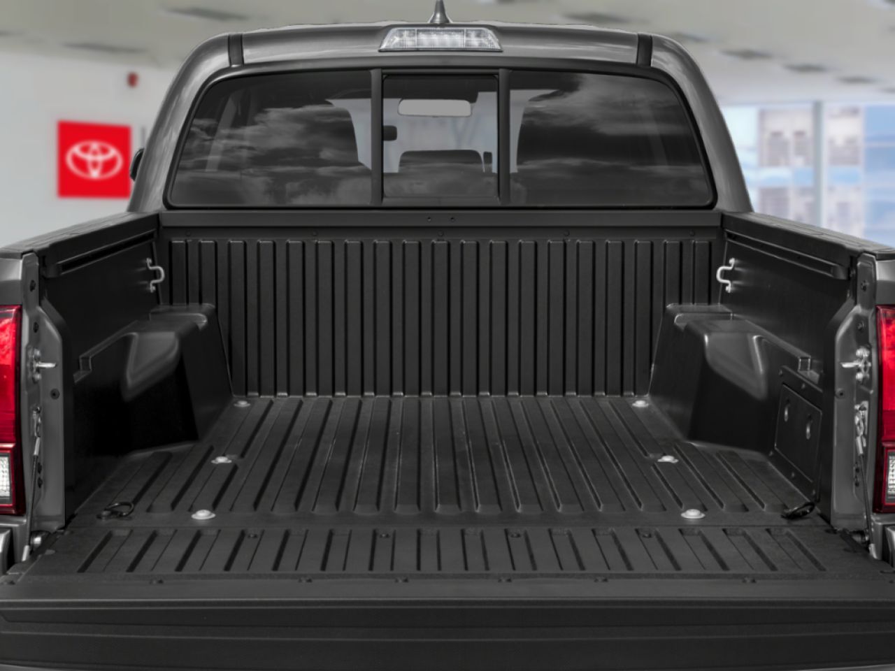 2022 Toyota Tacoma TRD SPORT 4WD / V6 / CLEAN CARFAX / HEATED SEATS / TOYOTA SAFETY SENSE / CARPLAY AND ANDROID AUTO Grey Mississauga - photo #9