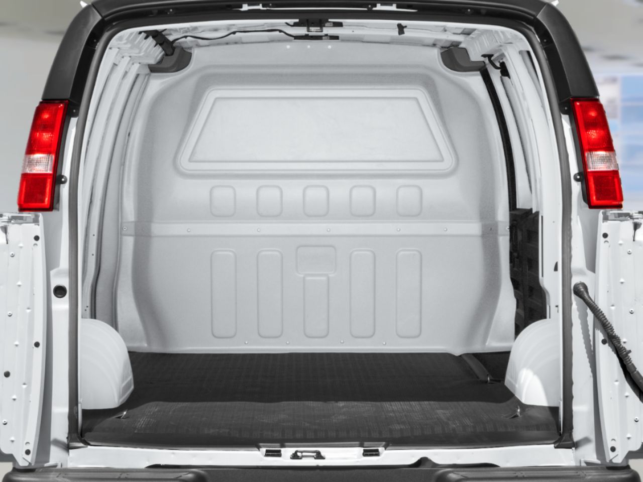 2026 CHEVROLET Express Cargo Van Traction arri&egrave;re 2500 135 po Summit White Amos - photo #6