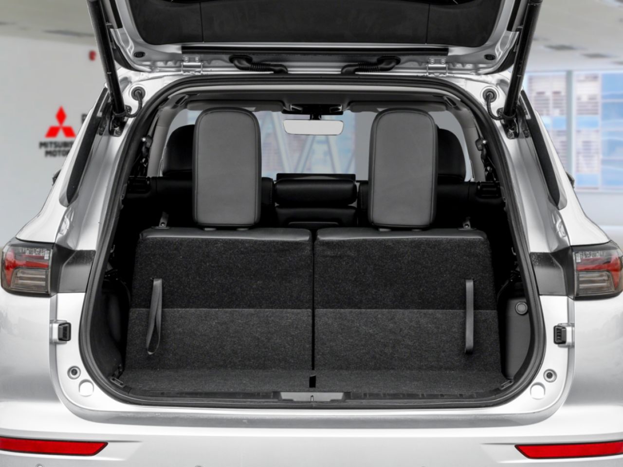 2026 Mitsubishi Outlander Graphite Grey Rouyn-Noranda - photo #3