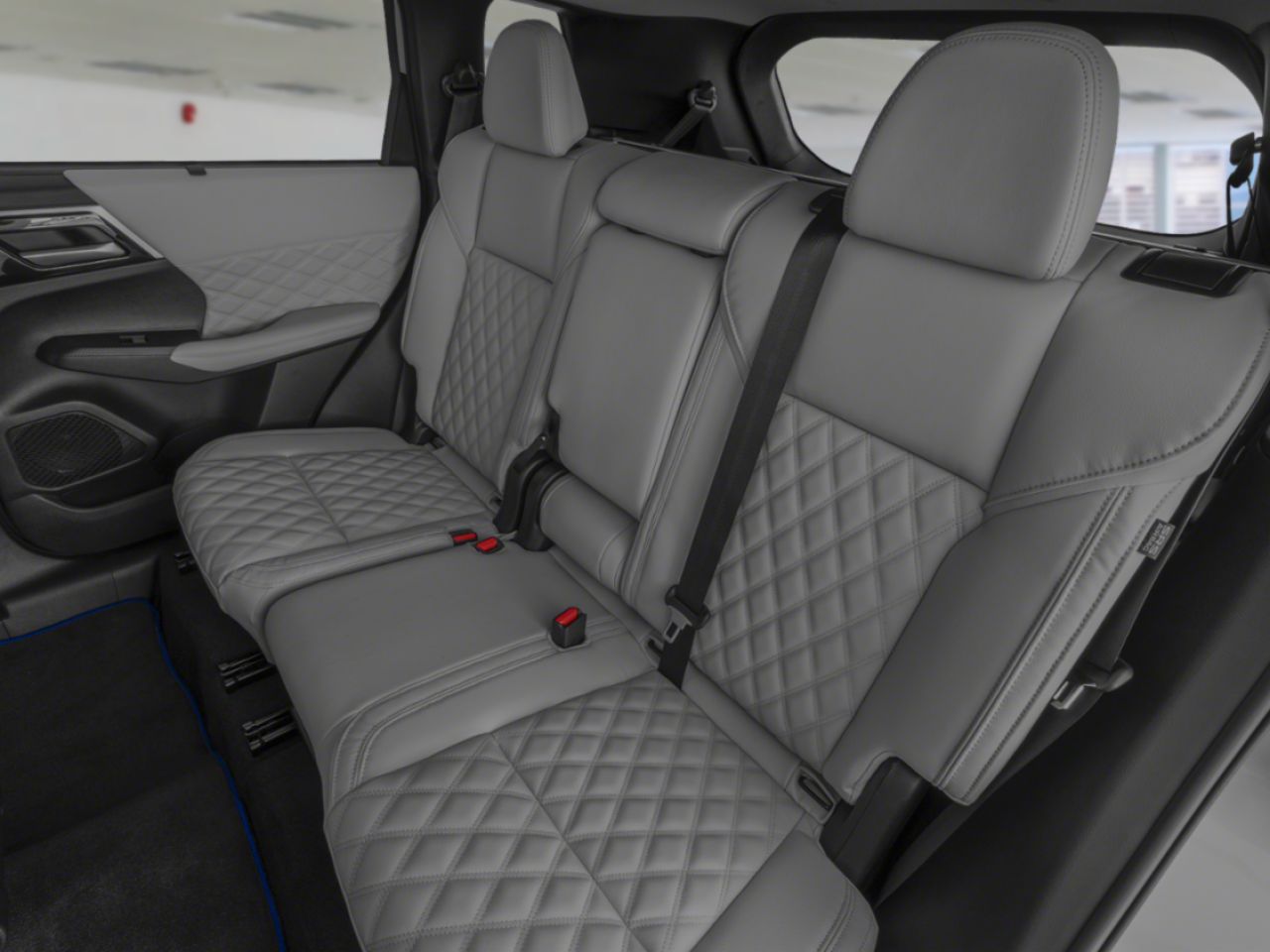 2026 Mitsubishi Outlander Plug-In Hybrid Moonstone Grey Premium Finish Rouyn-Noranda - photo #8