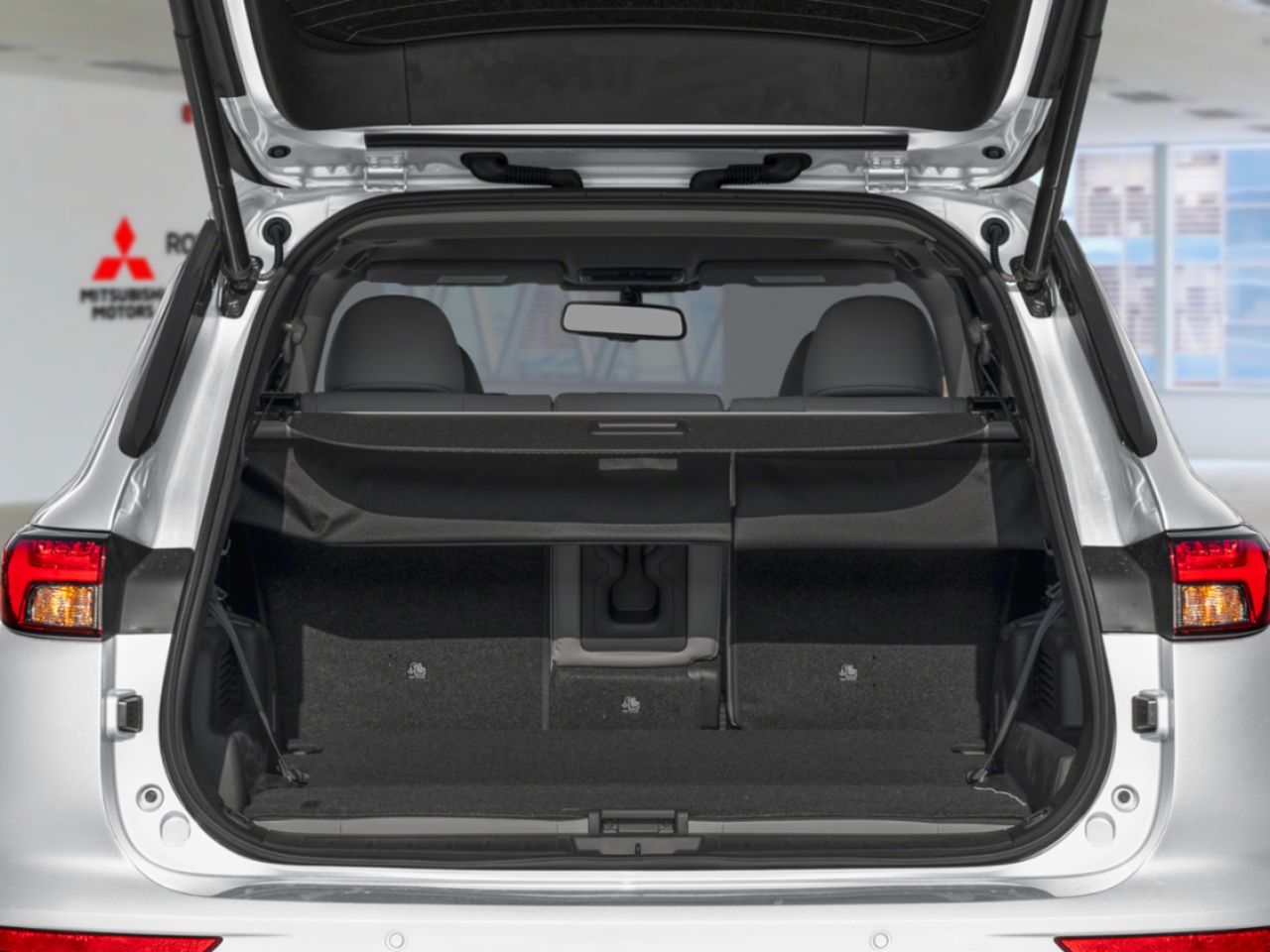 2026 Mitsubishi Outlander Plug-In Hybrid Moonstone Grey Premium Finish Rouyn-Noranda - photo #3