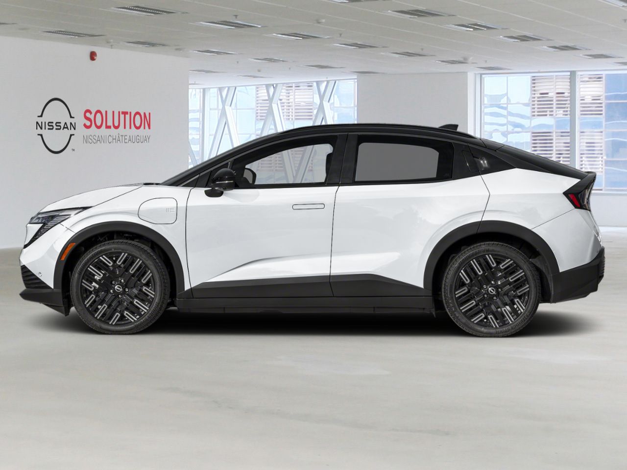 2026 NISSAN LEAF LEAF PLATINUM+ Everest White Pearl Tricoat/Black Ch&acirc;teauguay - photo #2