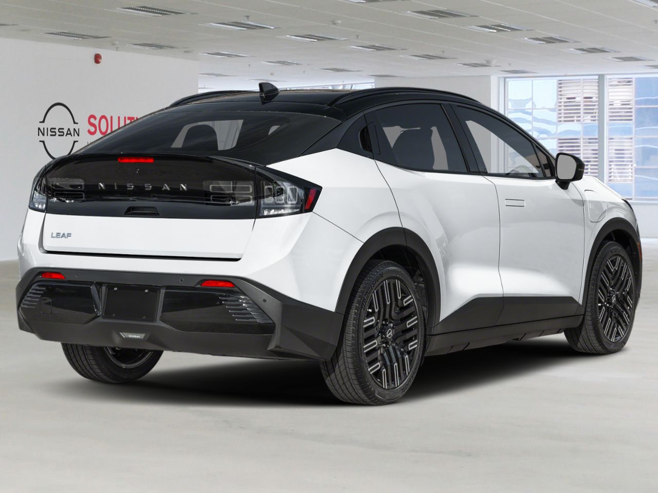 2026 NISSAN LEAF LEAF PLATINUM+ Everest White Pearl Tricoat/Black Ch&acirc;teauguay - photo #1