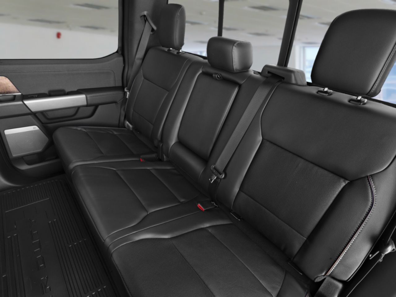 2026 Ford Super Duty F-250 SRW Ruby Red Metallic Tinted Clearcoat Mont-Laurier - photo #11