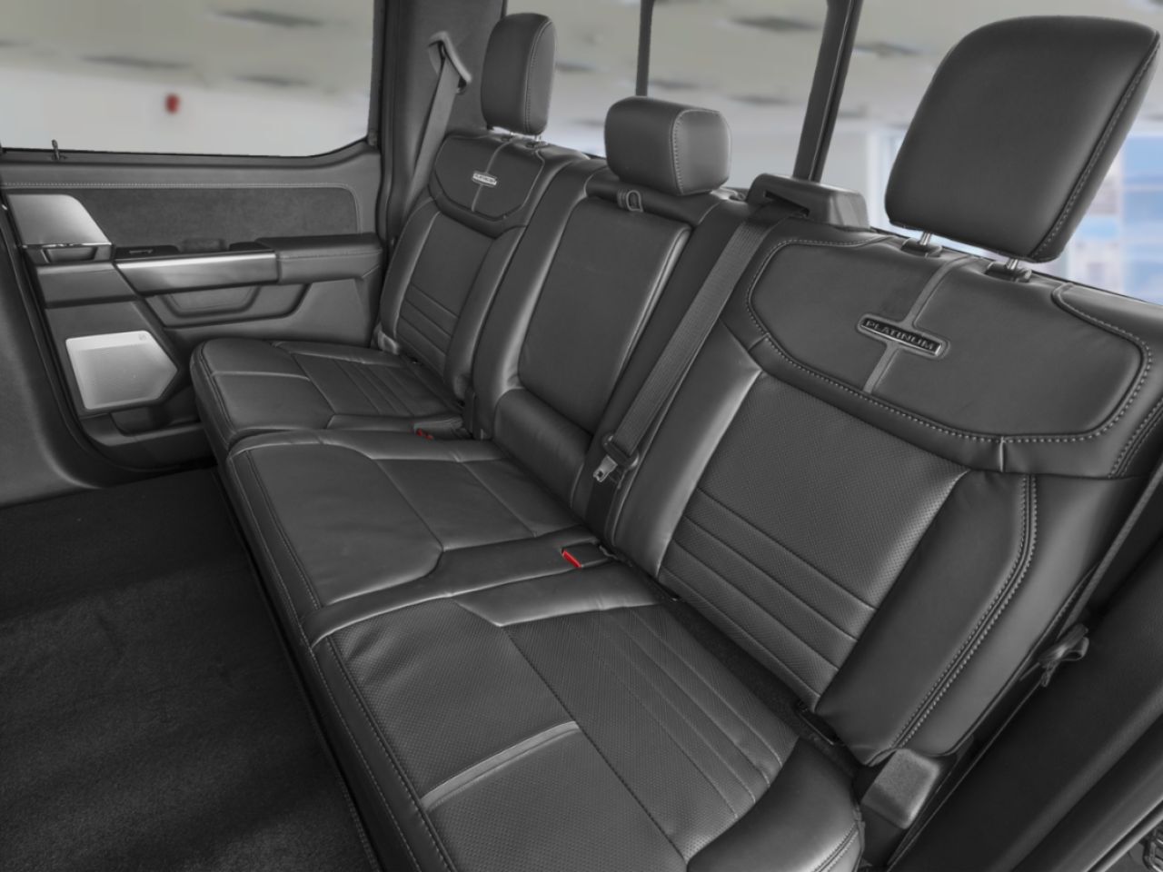 2026 Ford F-150 Agate Black Metallic Ch&acirc;teauguay - photo #7