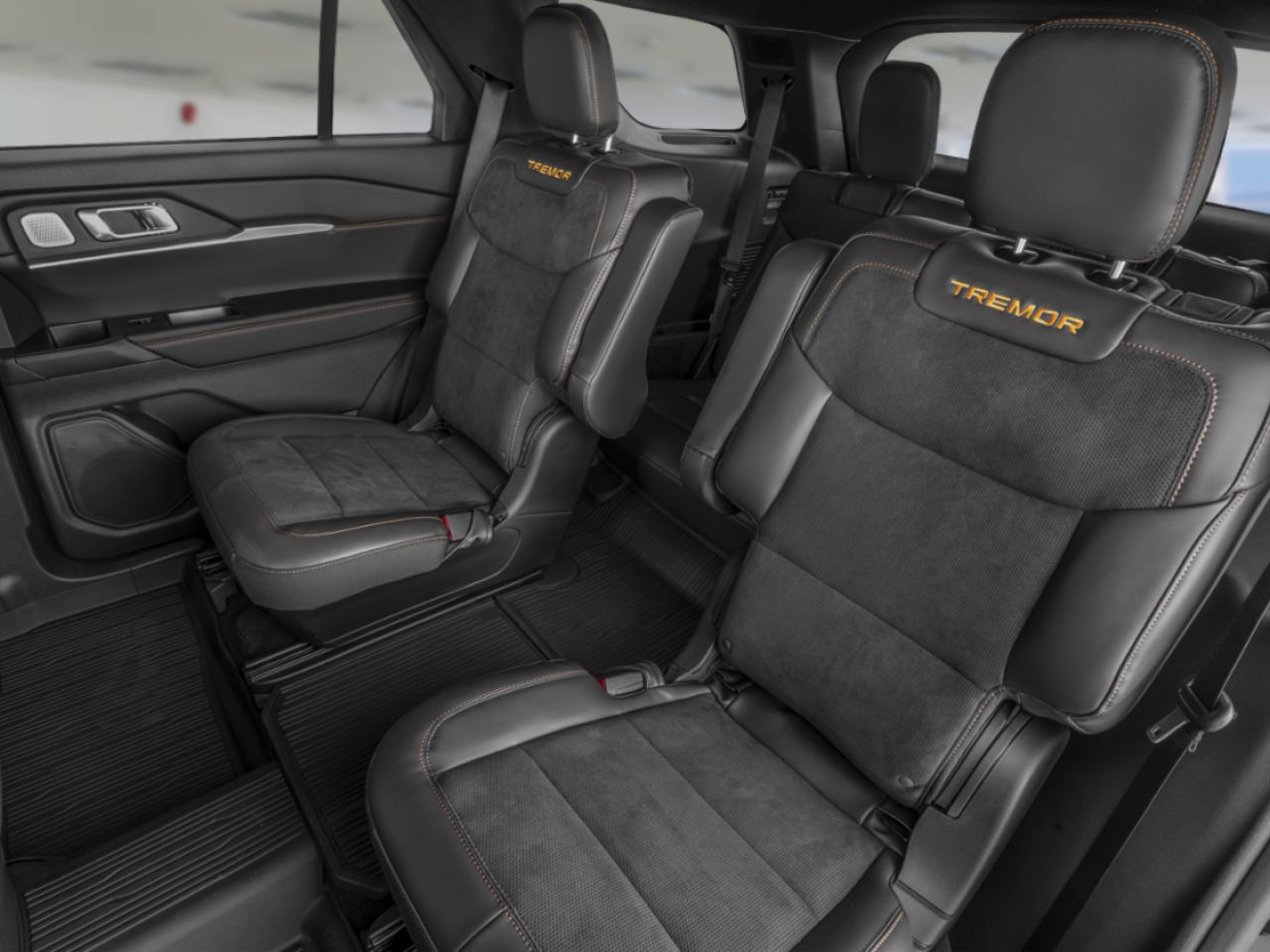 2026 Ford Explorer Agate Black Metallic Ch&acirc;teauguay - photo #3