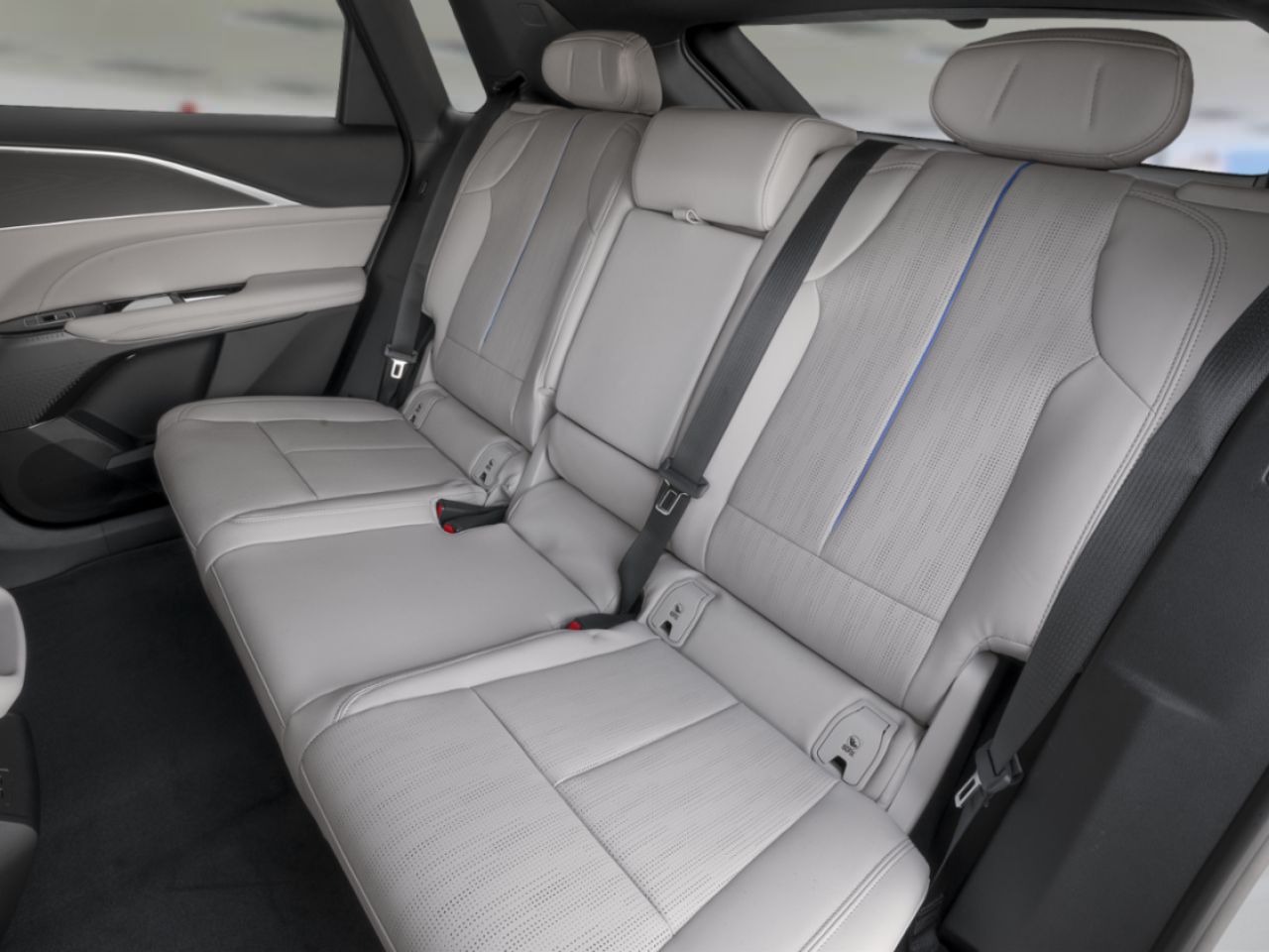 CADILLAC LYRIQ 4 portes - Sport 2026 Blanc &eacute;clatant, triple couche Montmagny - photo #5