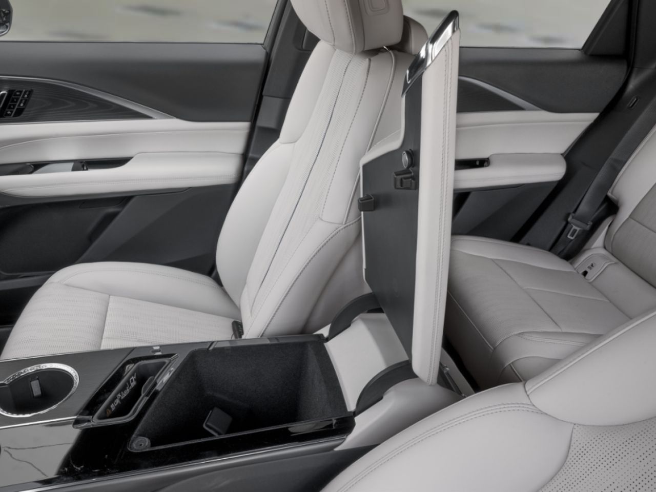 CADILLAC LYRIQ 4 portes - Sport 2026 Blanc &eacute;clatant, triple couche Montmagny - photo #10