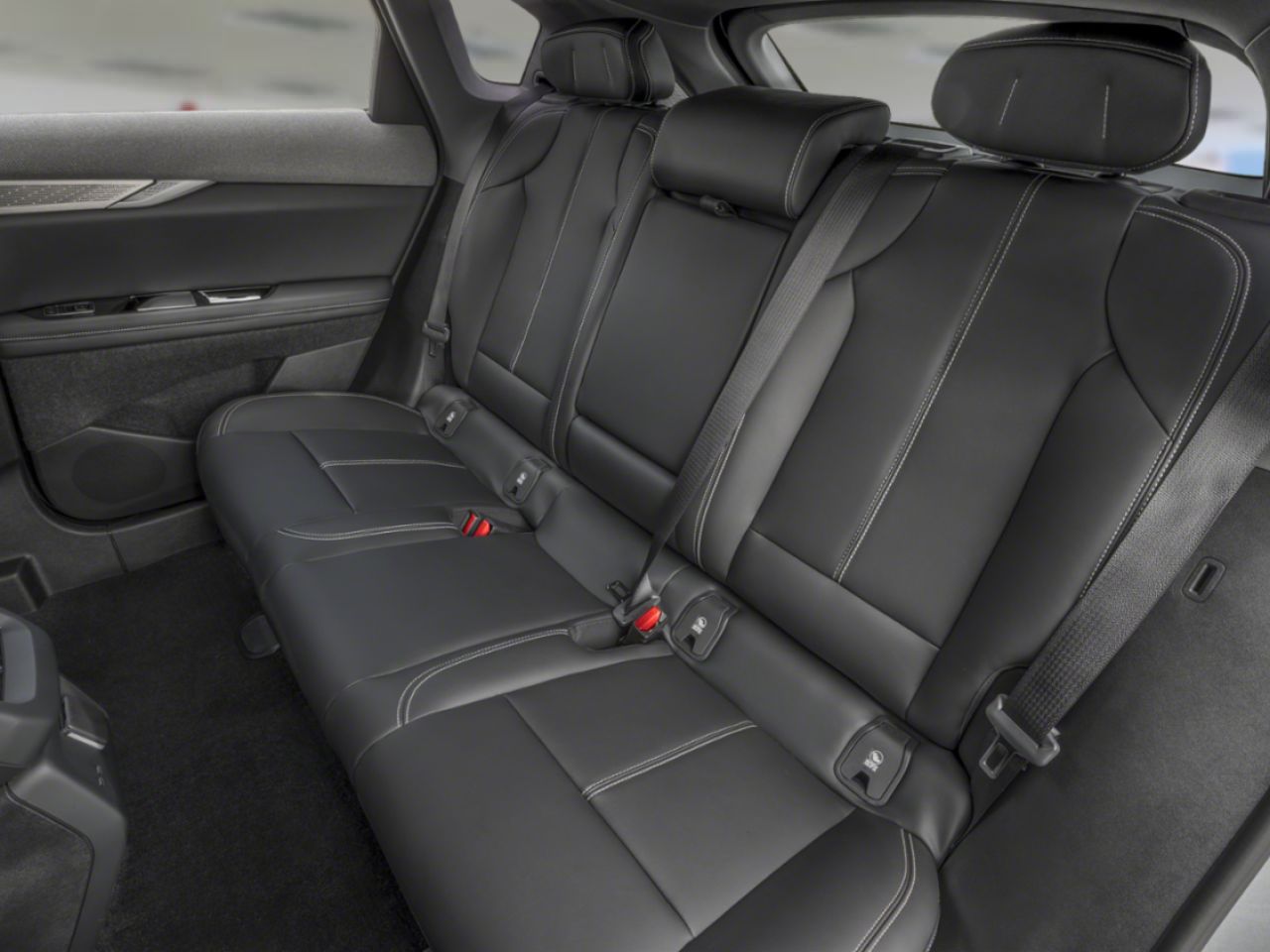 2026 CADILLAC OPTIQ Sport haut de gamme 4 portes Argent Silver Metallic Montmagny - photo #6