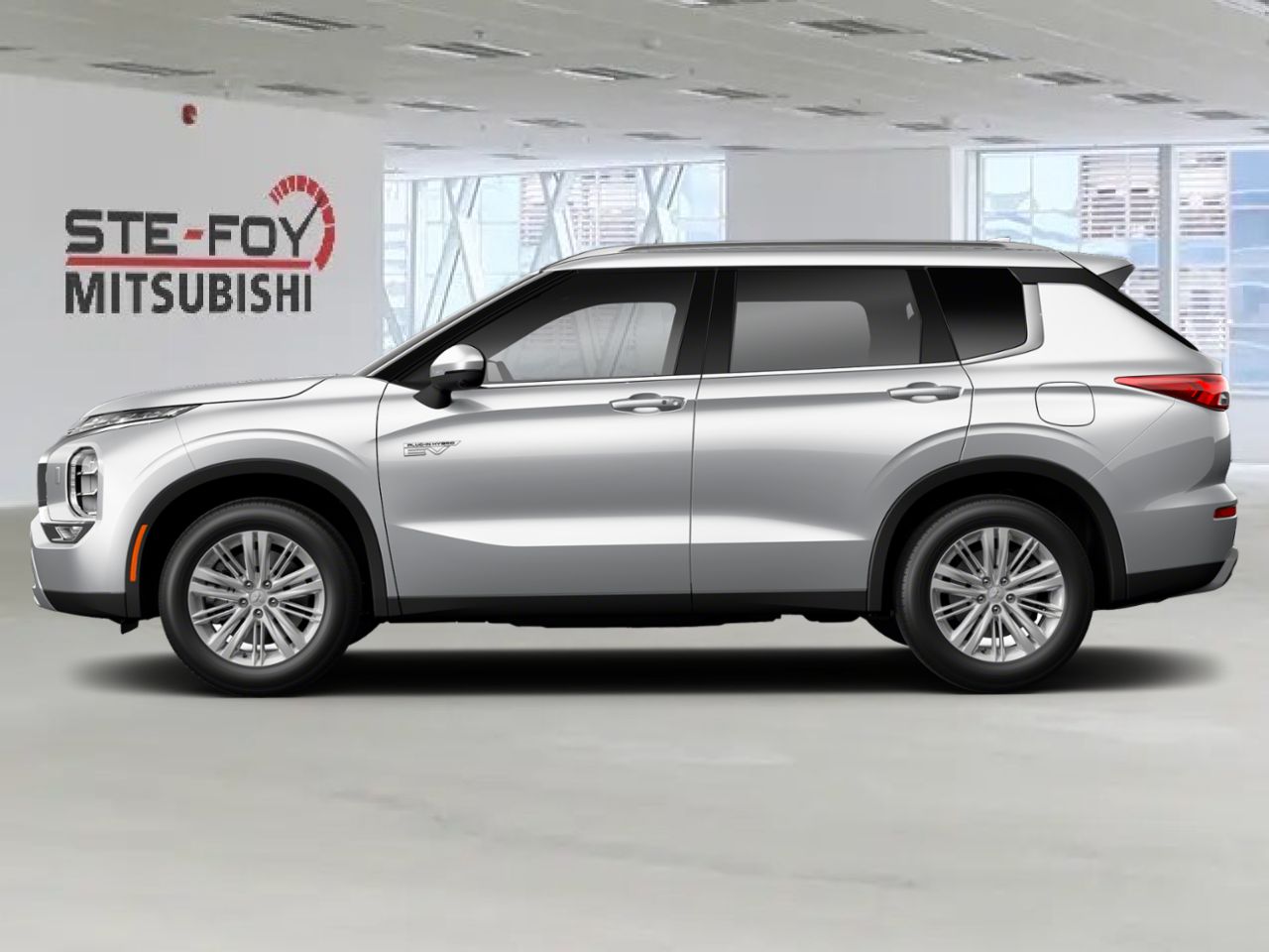 2025 Mitsubishi Outlander Plug-In Hybrid LE S-AWC Sterling Silver Ville de Qu&eacute;bec - photo #1