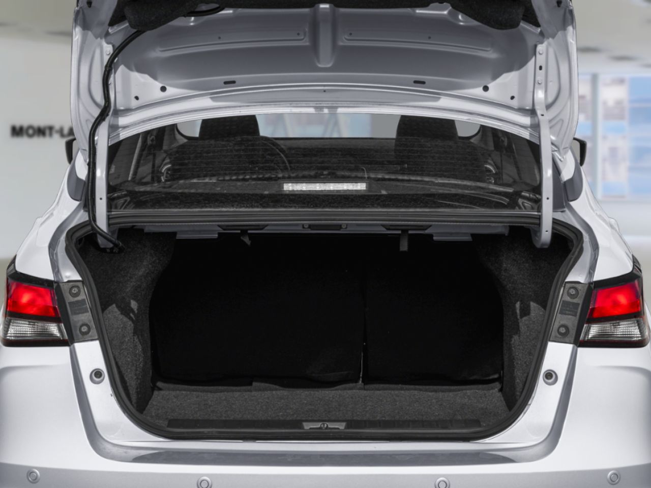 NISSAN Versa 2025 Blanc Aspen nacr&eacute; triple couche Mont-Laurier - photo #6