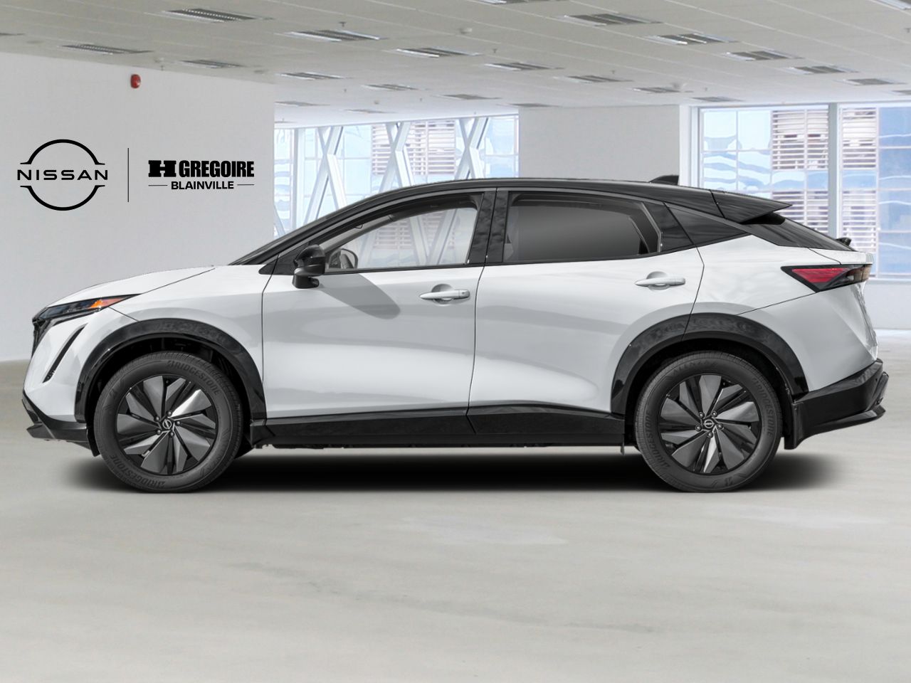 Nissan ARIYA 2026 Blanc Everest nacr&eacute; triple couche/Diamant noir nacr&eacute; Blainville - photo #1