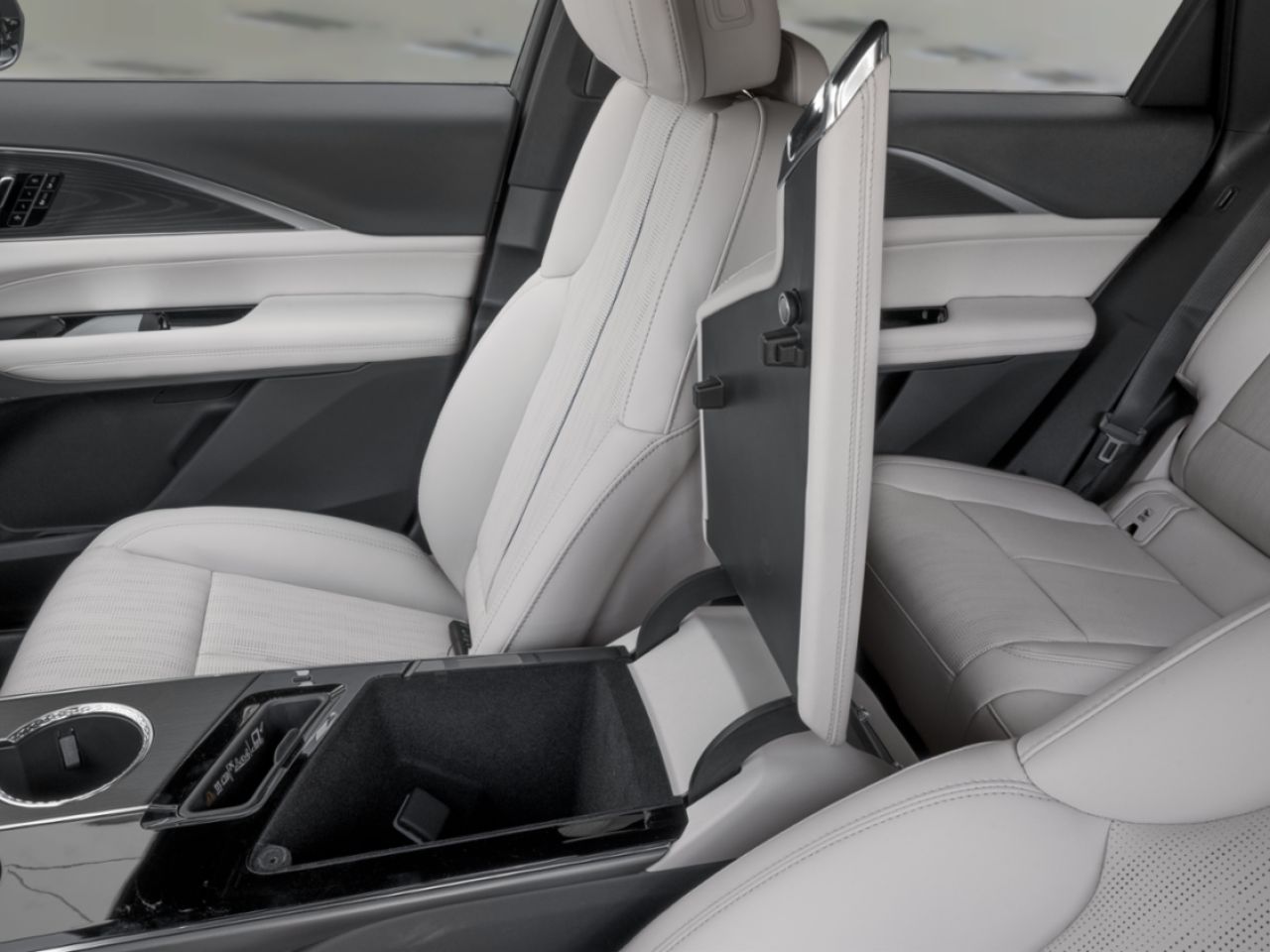 2026 CADILLAC LYRIQ LYRIQ ELECTRIC PREMIUM SPORT AWD (1SJ) Radiant Red Tintcoat Laval - photo #8