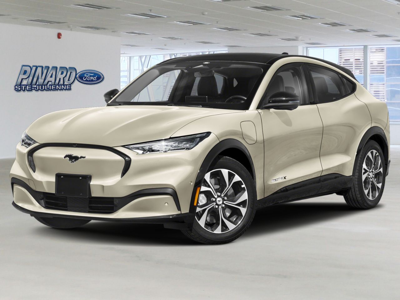 2025 Ford Mustang Mach-E Desert Sand Sainte-Julienne - photo #0