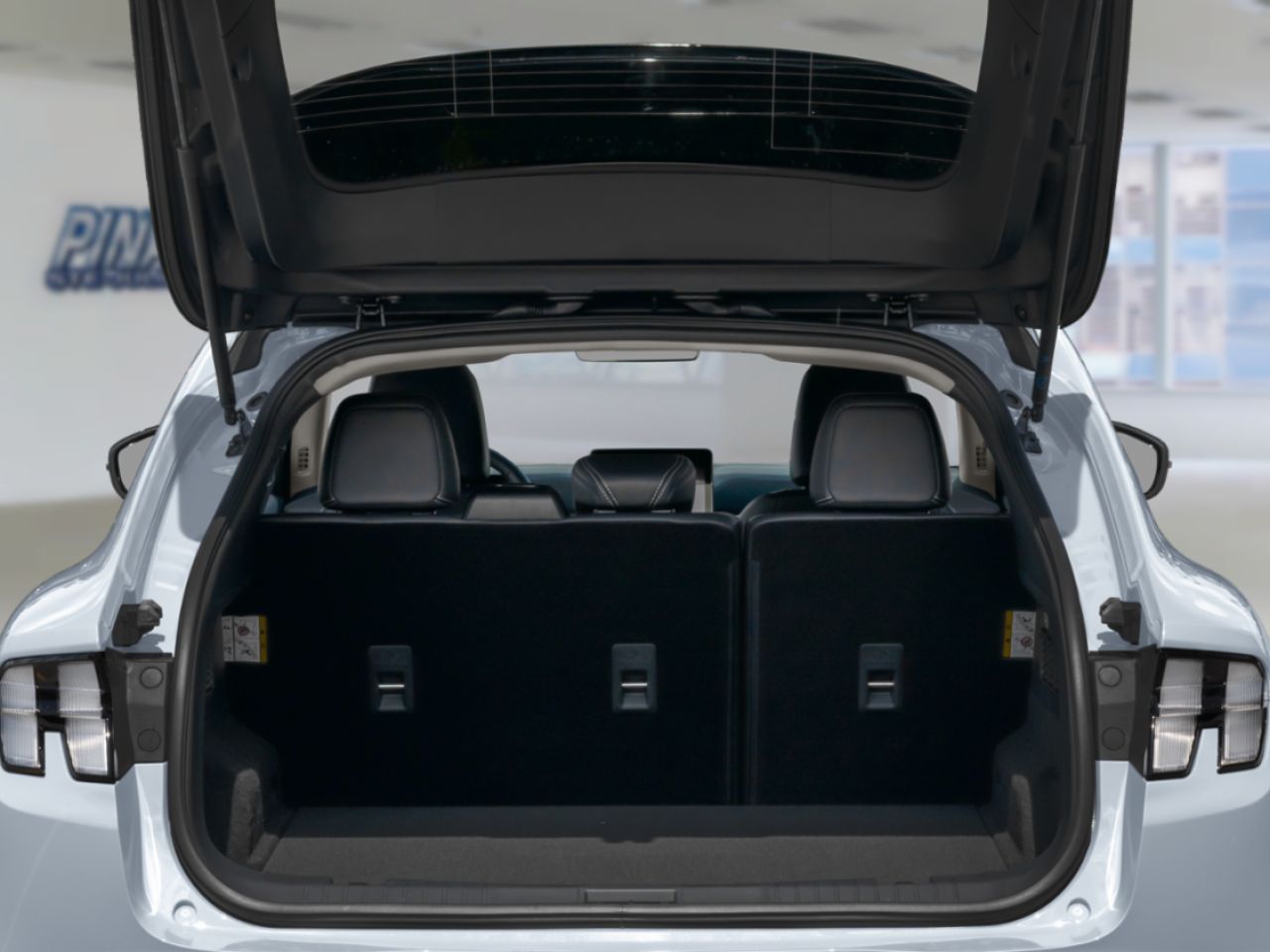 2025 Ford Mustang Mach-E Star White Metallic Tri-Coat Sainte-Julienne - photo #5