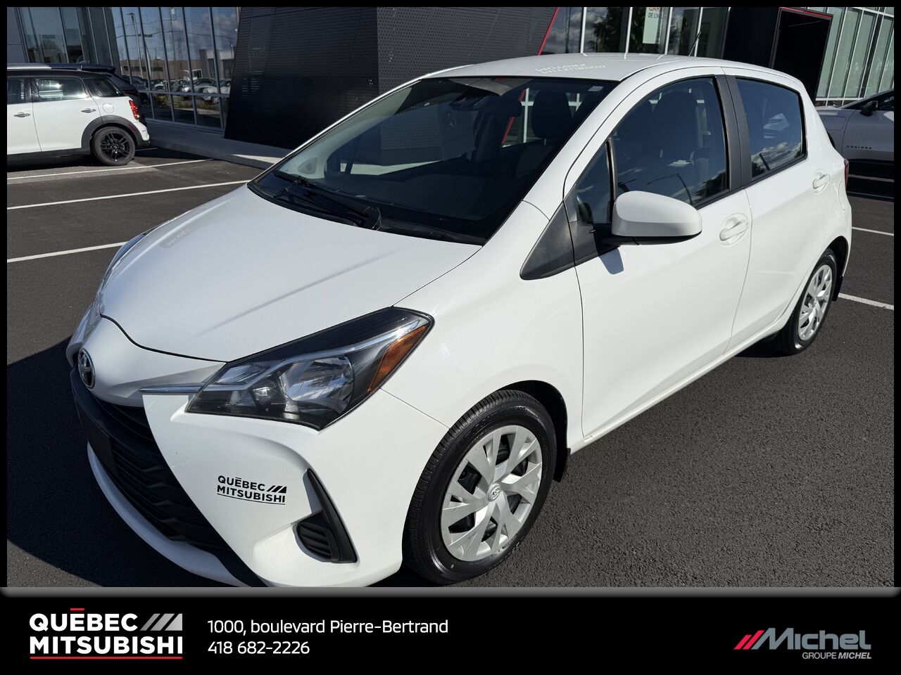 2018 Toyota Yaris Hatchback LE, Sièges chauffants, Climatisation, Bluetooth White Quebec city - photo #0