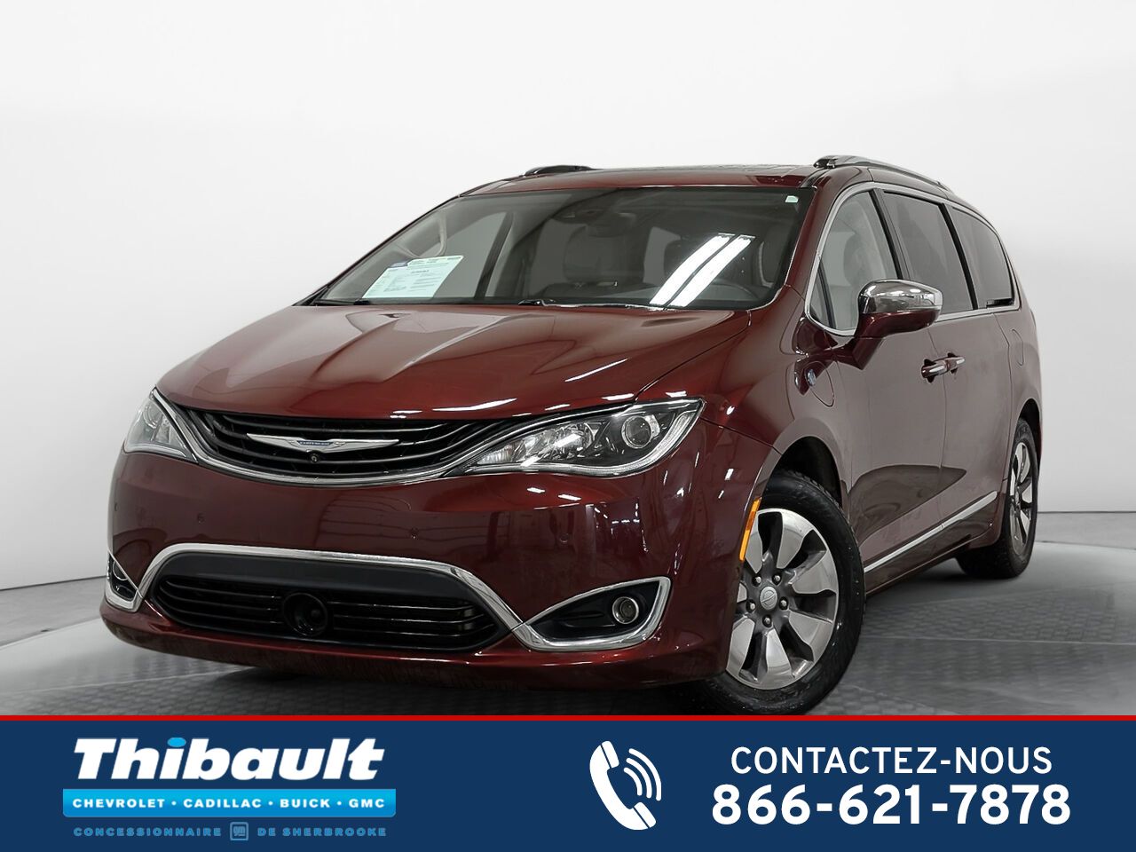 Chrysler Pacifica Hybrid Platinum Plug-In Hybrid DVD 7 Places 8 Pneus 2017 Rouge Sherbrooke - photo #0
