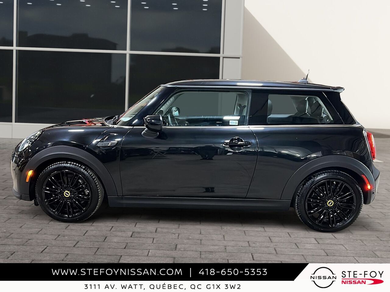 2023 MINI 3 portes COOPER SE ELECTRIQUE DUAL MOONROOF Black Ste-Foy - photo #4