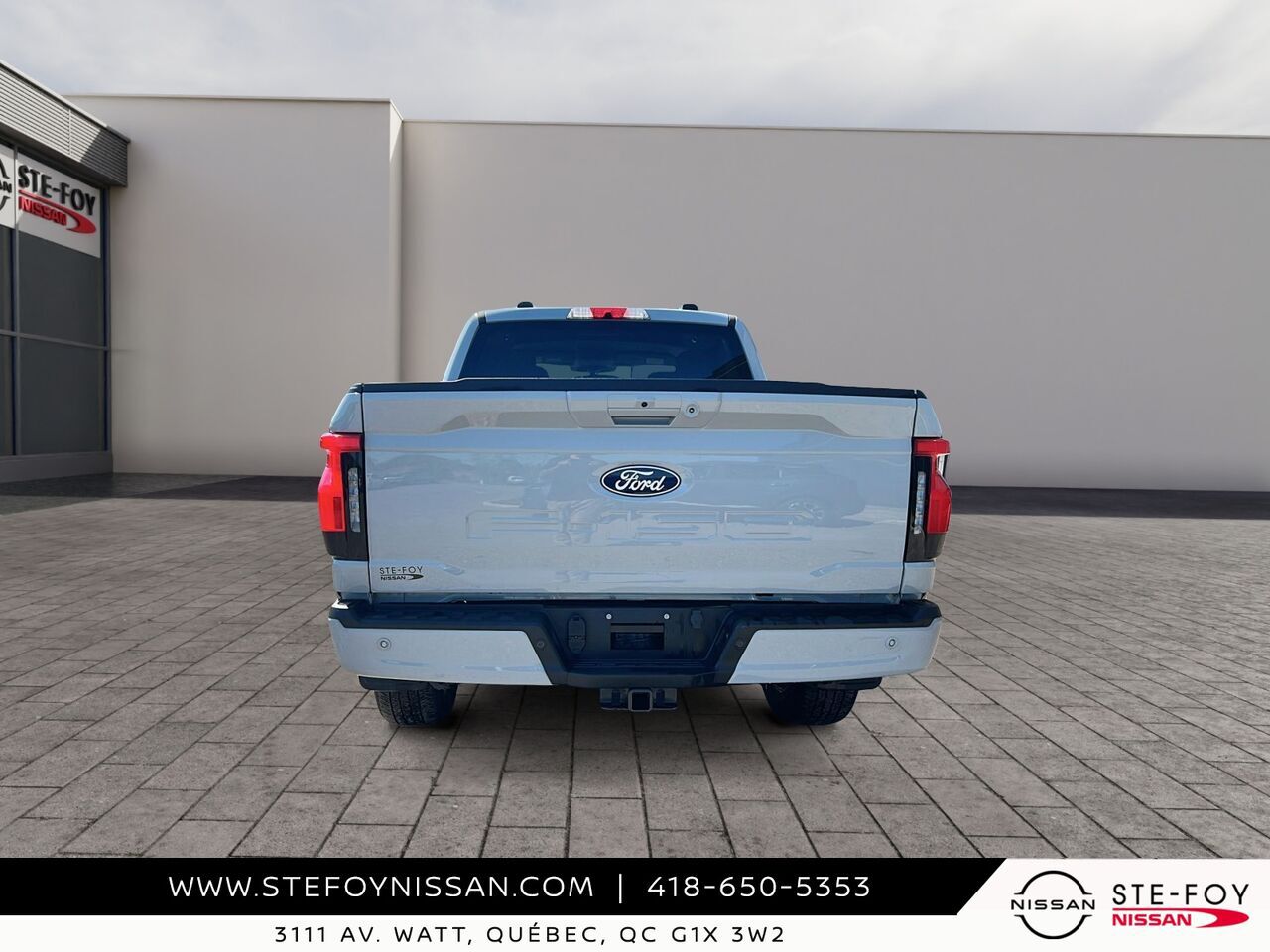Ford F-150 Lightning FLASH LONG RANGE 2024 Gris Ste-Foy - photo #2