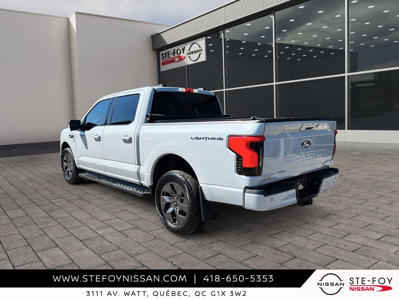 Ford F-150 Lightning FLASH LONG RANGE 2024 Gris Ste-Foy - photo #3