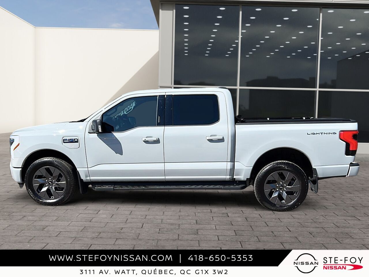 Ford F-150 Lightning FLASH LONG RANGE 2024 Gris Ste-Foy - photo #4