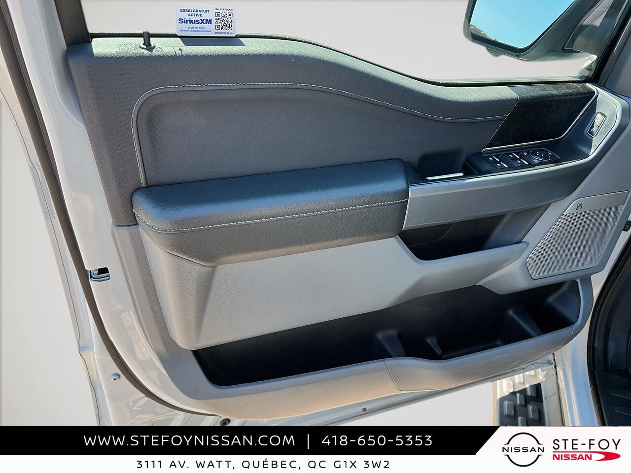 Ford F-150 Lightning FLASH LONG RANGE 2024 Gris Ste-Foy - photo #10
