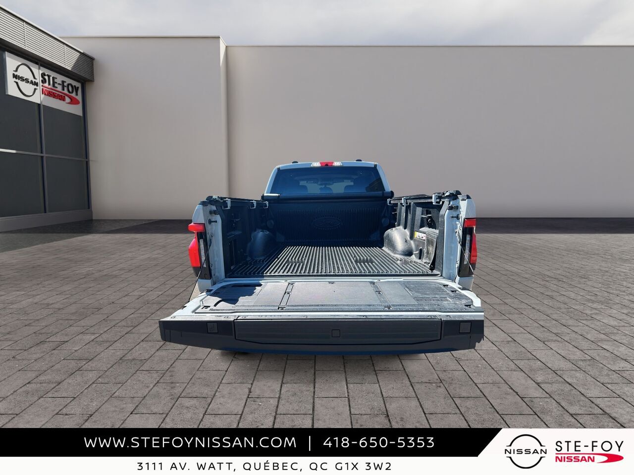 Ford F-150 Lightning FLASH LONG RANGE 2024 Gris Ste-Foy - photo #16